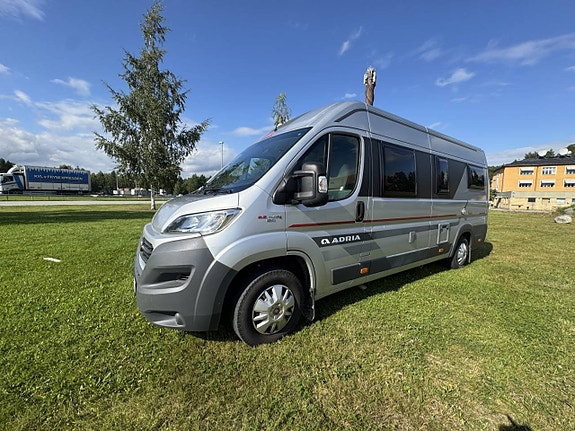 Adria Twin 640 SLX - Nyservad, nya däck, endast 1 ägare 8 of 10