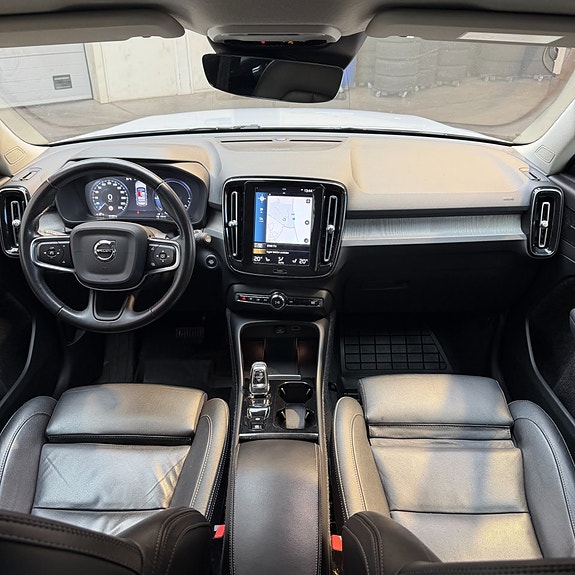 Volvo XC40 10 of 14