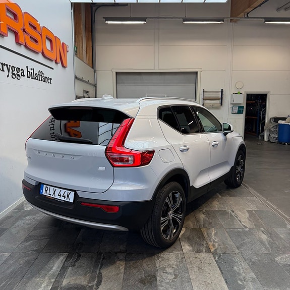 Volvo XC40 4 of 14
