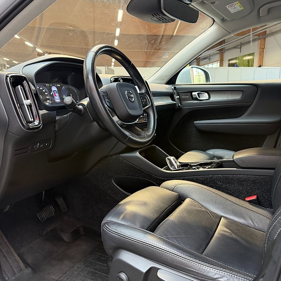 Volvo XC40 9 of 14