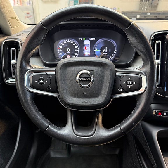 Volvo XC40 11 of 14