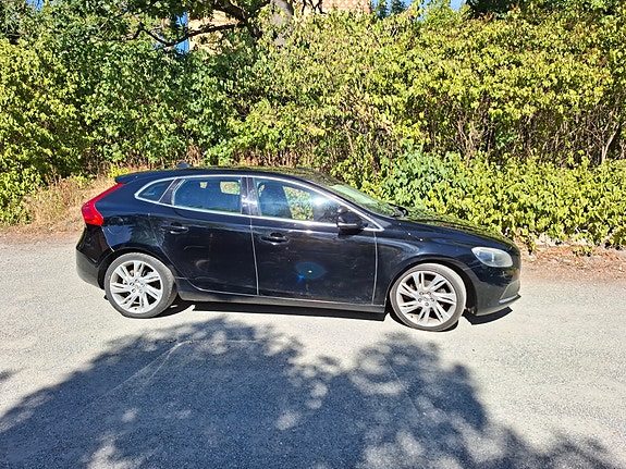 Volvo V40 2 of 6