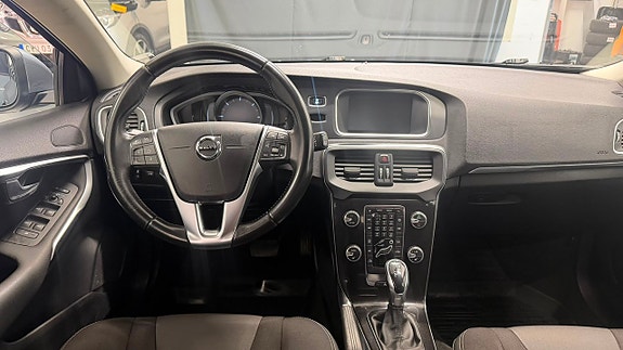 Volvo V40 12 of 15