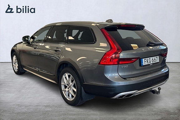 Volvo V90 Cross Country 2 of 21