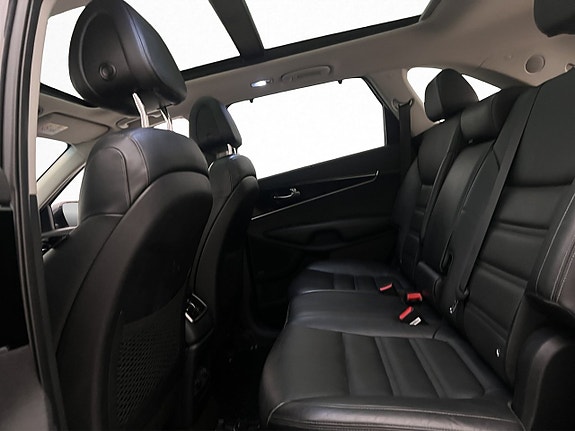 Kia Sorento 18 of 30