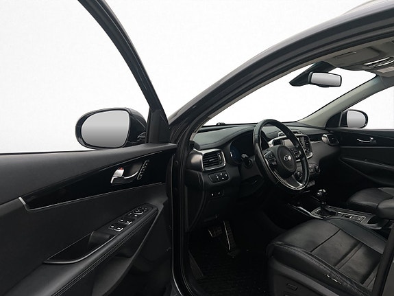 Kia Sorento 12 of 30