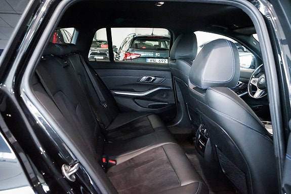 BMW 330e 13 of 30