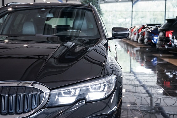 BMW 330e 4 of 30