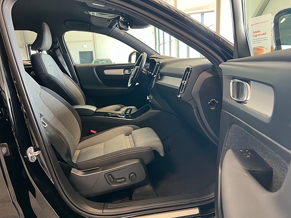 Volvo XC40 10 of 21