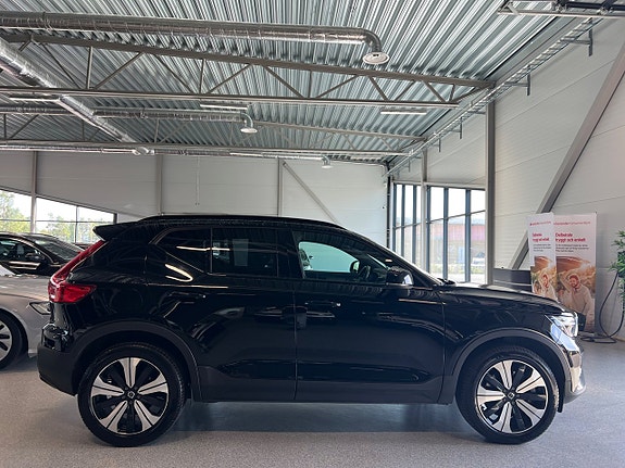 Volvo XC40 2 of 21