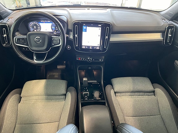 Volvo XC40 12 of 21