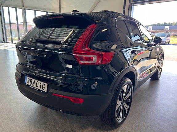 Volvo XC40 3 of 21