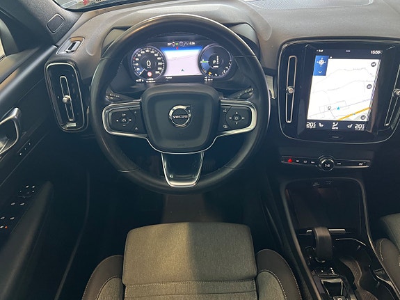 Volvo XC40 13 of 21