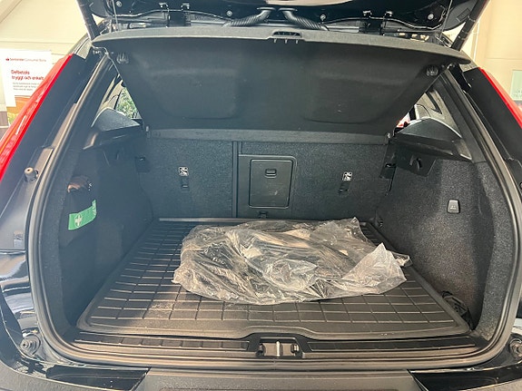 Volvo XC40 5 of 21
