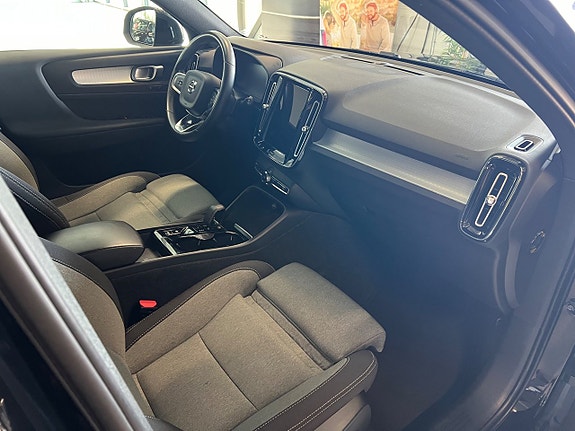 Volvo XC40 11 of 21