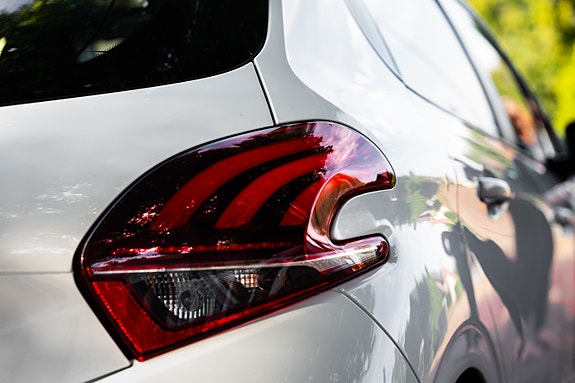 Peugeot 208 4 of 10