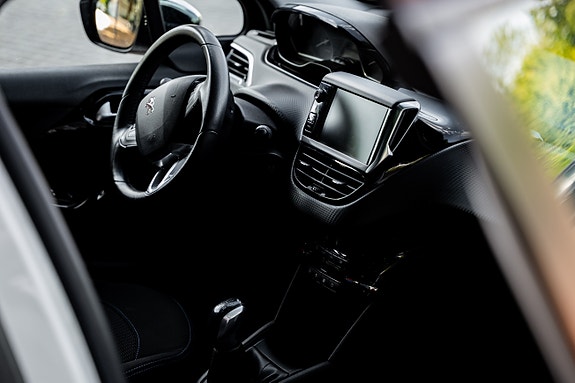 Peugeot 208 8 of 10