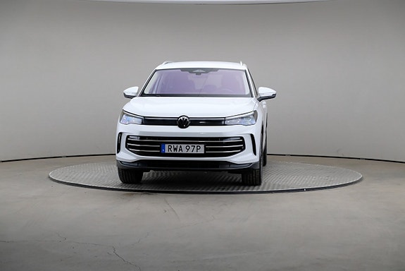 Volkswagen Tiguan 3 of 26