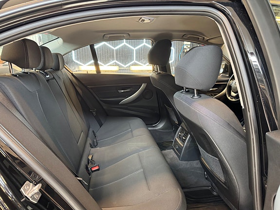 BMW 328i 8 of 8
