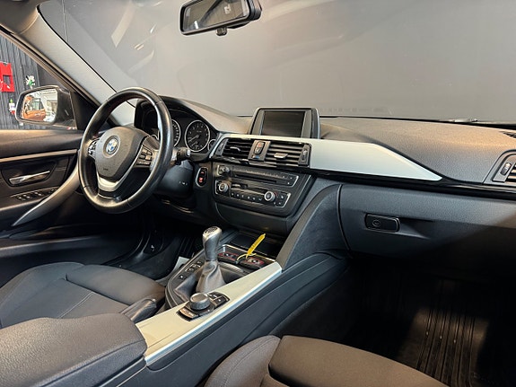 BMW 328i 6 of 8