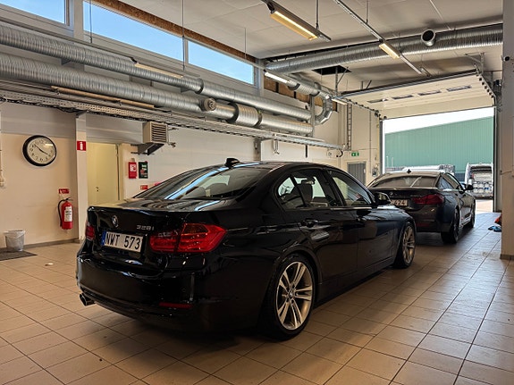 BMW 328i 3 of 8