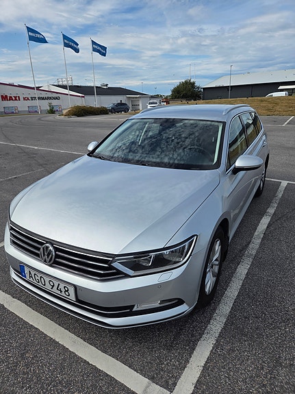 Volkswagen Passat 2 of 4