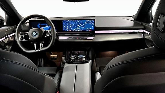BMW i5 4 of 11
