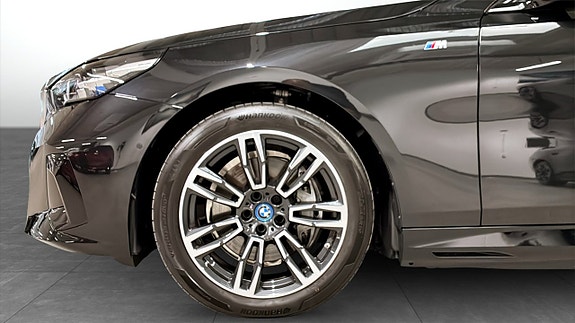 BMW i5 9 of 11