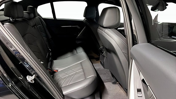 BMW i5 5 of 11