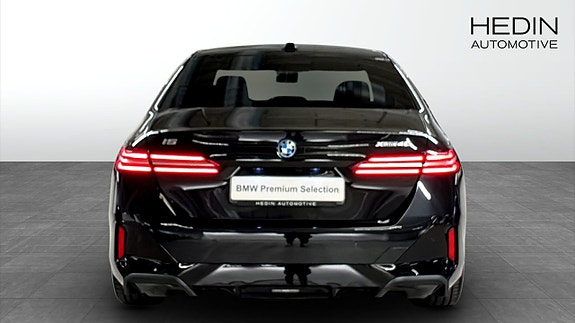 BMW i5 7 of 11