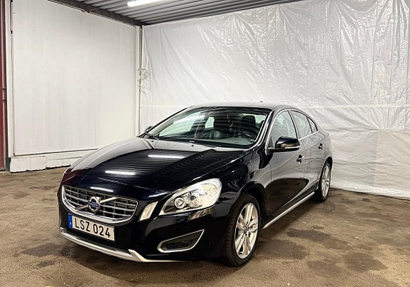 Volvo S60 2 of 6