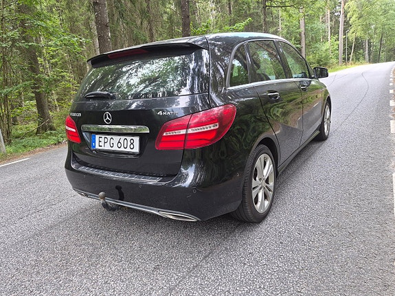 Mercedes-Benz B200 6 of 30