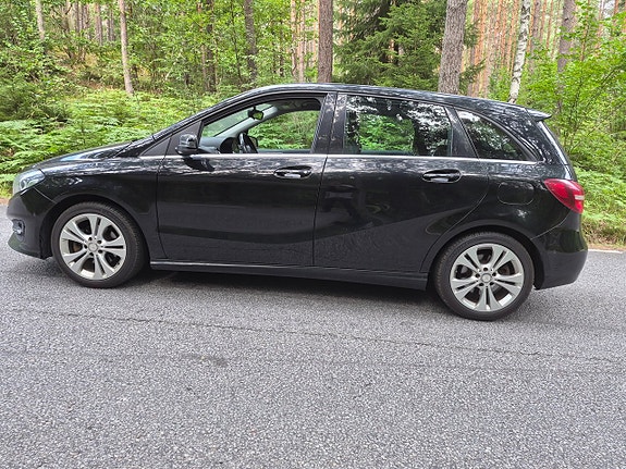 Mercedes-Benz B200 9 of 30