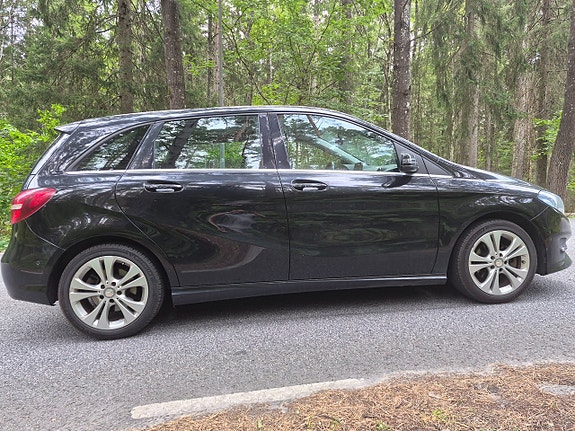 Mercedes-Benz B200 5 of 30