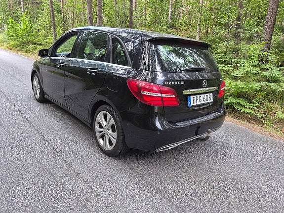 Mercedes-Benz B200 8 of 30