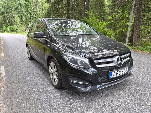 Mercedes-Benz B200 4 of 30
