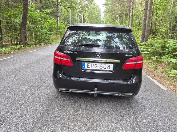 Mercedes-Benz B200 7 of 30