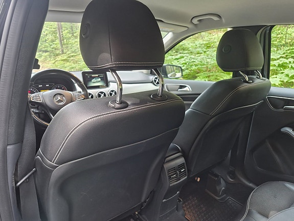 Mercedes-Benz B200 11 of 30