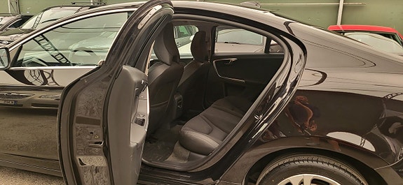 Volvo S60 10 of 20