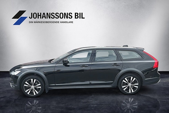 Volvo V90 Cross Country 2 of 7
