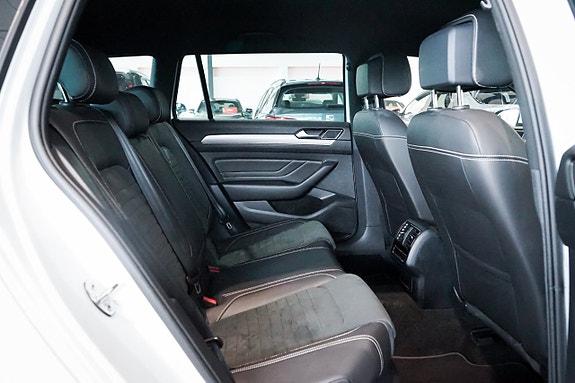 Volkswagen Passat 12 of 30