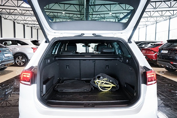 Volkswagen Passat 9 of 30