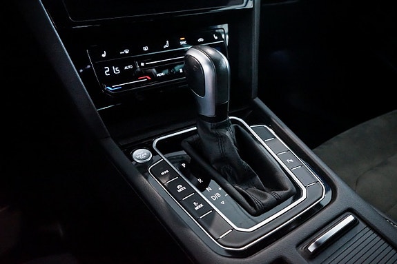 Volkswagen Passat 21 of 30