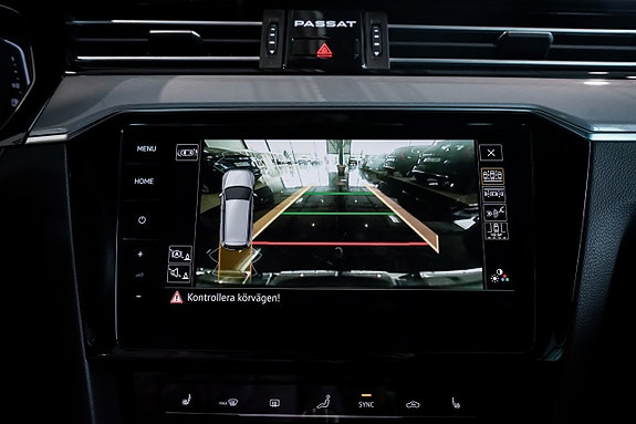 Volkswagen Passat 19 of 30