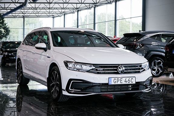 Volkswagen Passat 2 of 30
