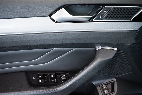 Volkswagen Passat 27 of 30