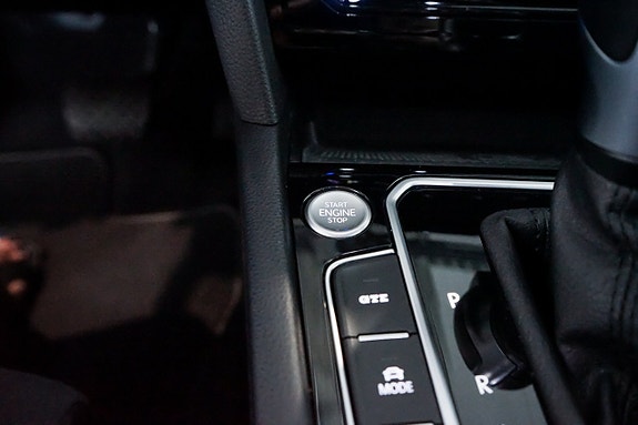 Volkswagen Passat 23 of 30