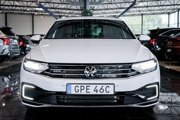 Volkswagen Passat 3 of 30