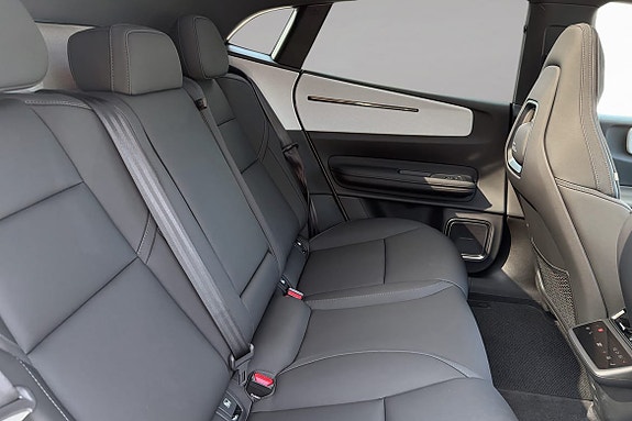 Polestar 4 15 of 16