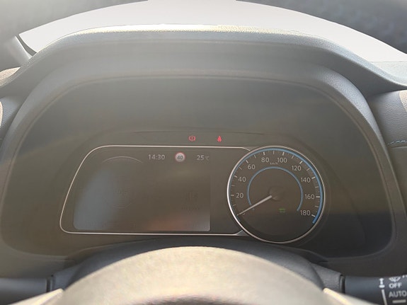Nissan Leaf 14 of 16